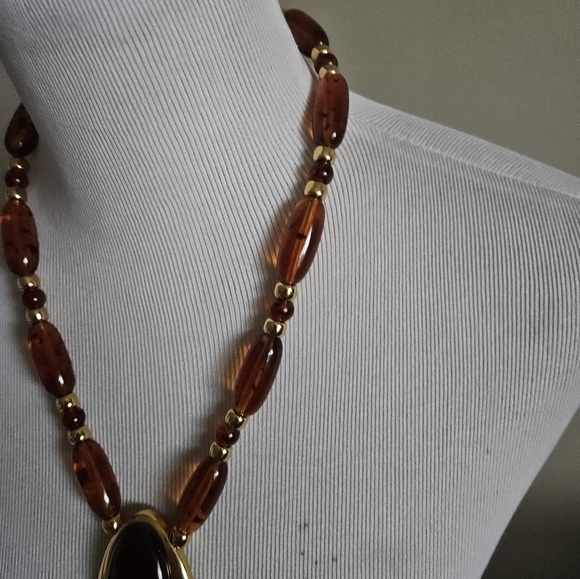 Vintage Napier brown amber beaded Chunky necklace. - Picture 10 of 12